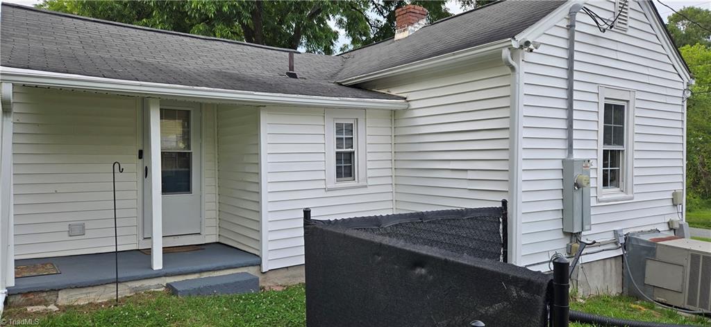 426 Smith Street Burlington, NC 27217 - Photo 5 of 30