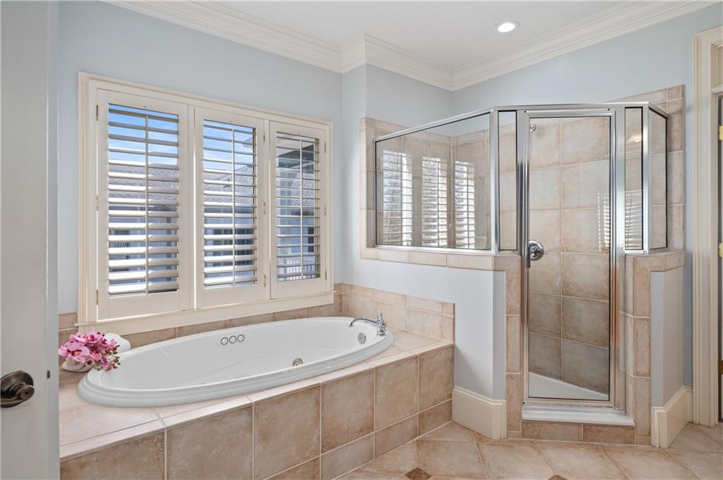 932 Manor Parc Drive Decatur, GA 30033 - Photo 23 of 38 a bath tub sitting next to a window