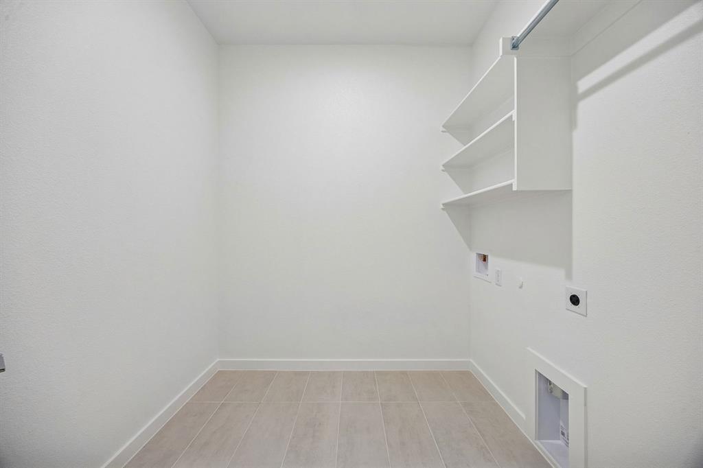 348 Yellowstar Lane Lavon, TX 75166 - Photo 30 of 39 a view of an empty walk in closet