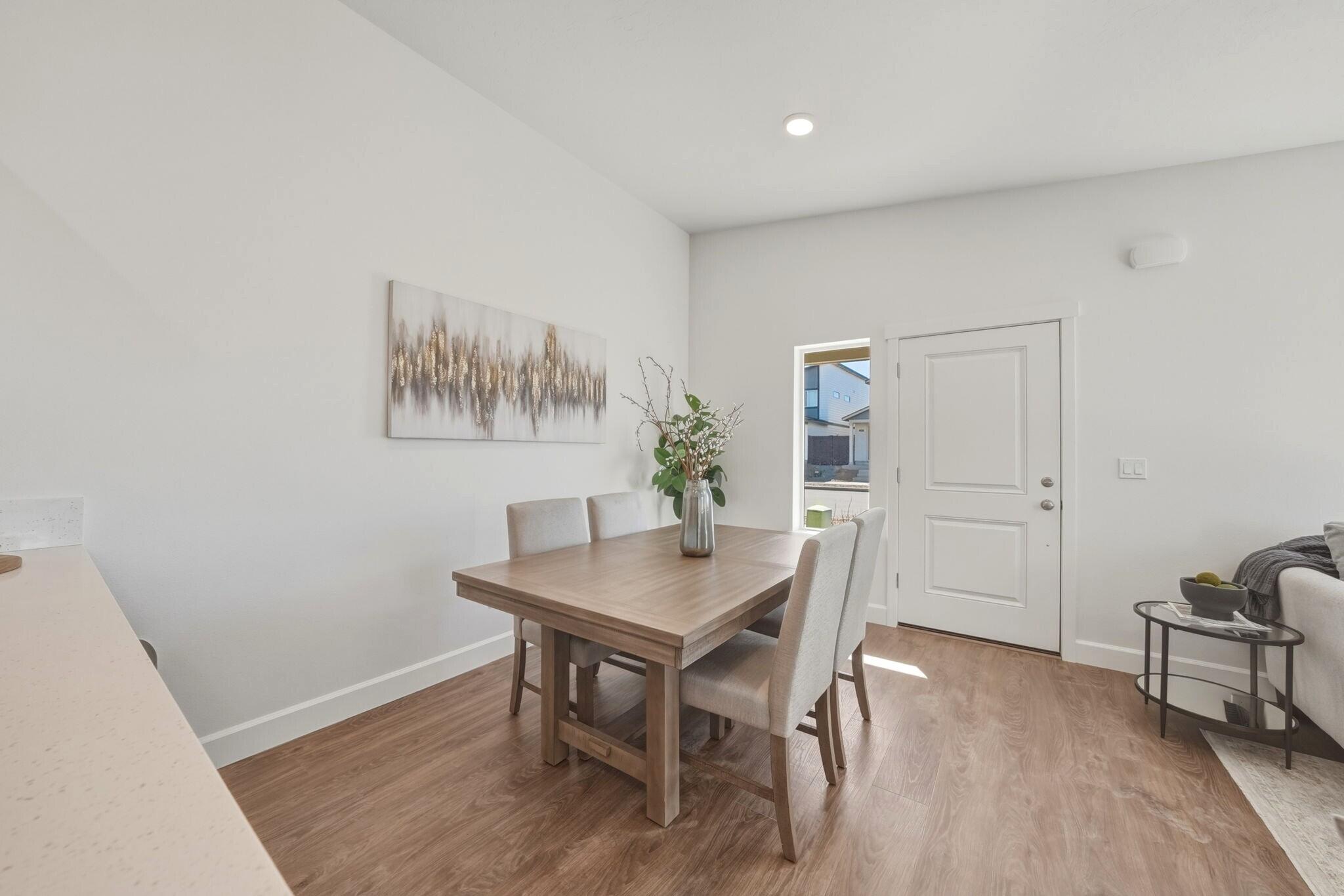 4115 Southwest Obsidian Place, Unit 156 Redmond, OR 97756 - Photo 12 of 24 Dining