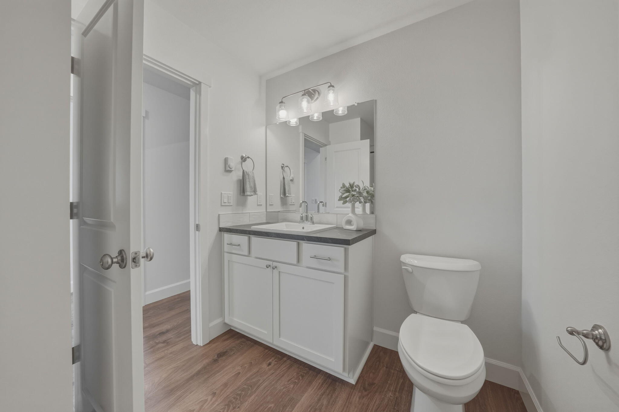 4115 Southwest Obsidian Place, Unit 156 Redmond, OR 97756 - Photo 16 of 24 Full Bathroom