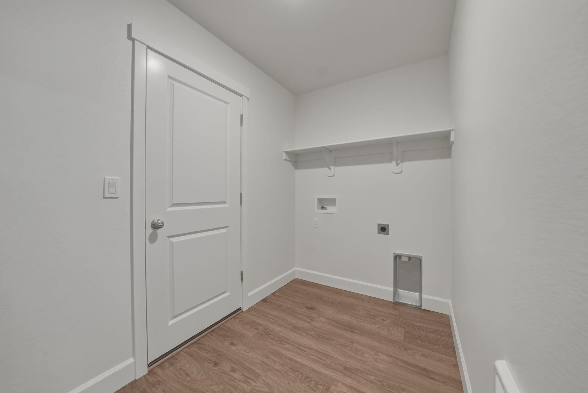 4115 Southwest Obsidian Place, Unit 156 Redmond, OR 97756 - Photo 17 of 24 Mud Room/laundry