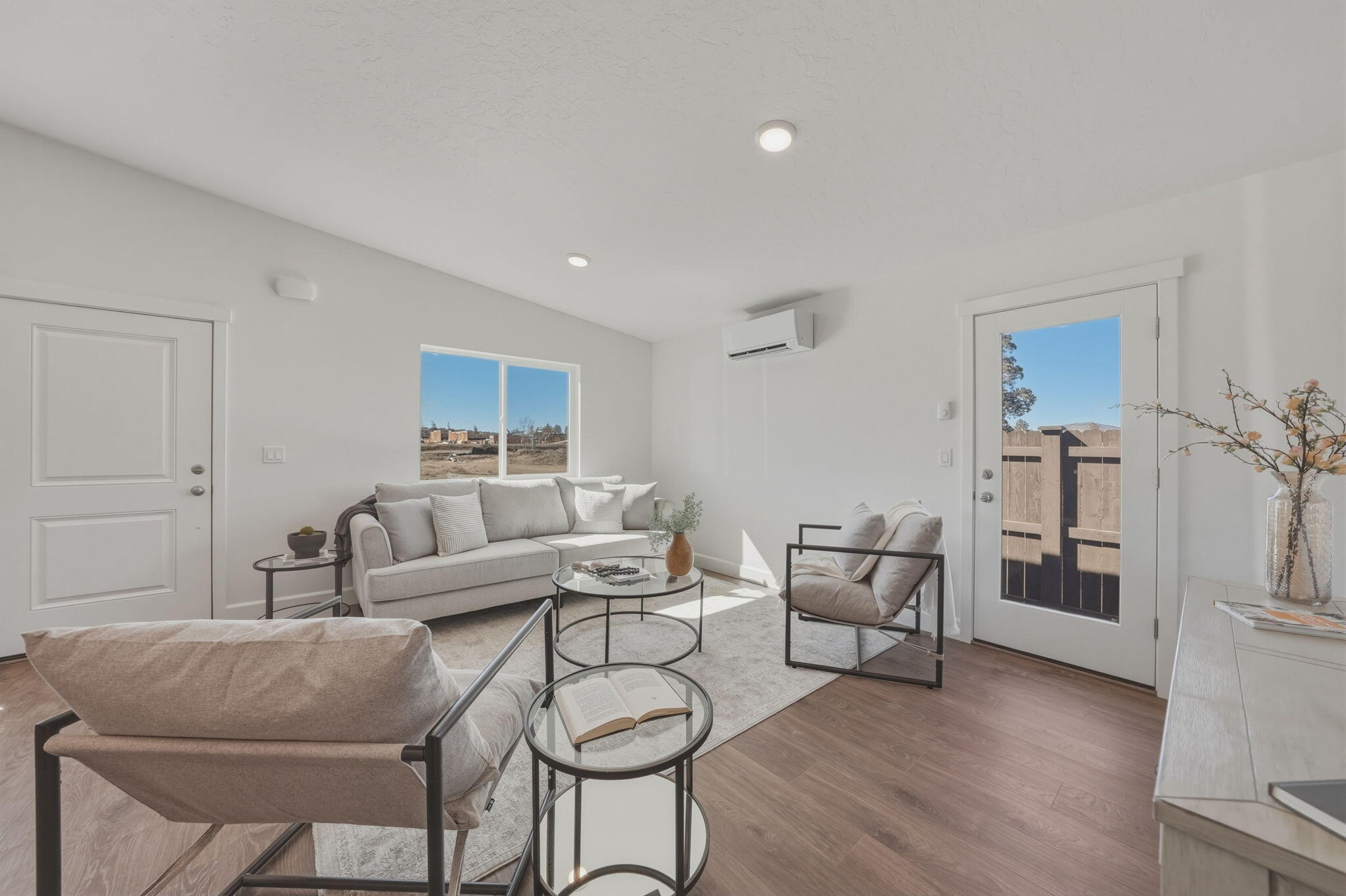 4115 Southwest Obsidian Place, Unit 156 Redmond, OR 97756 - Photo 3 of 24 Light and Bright