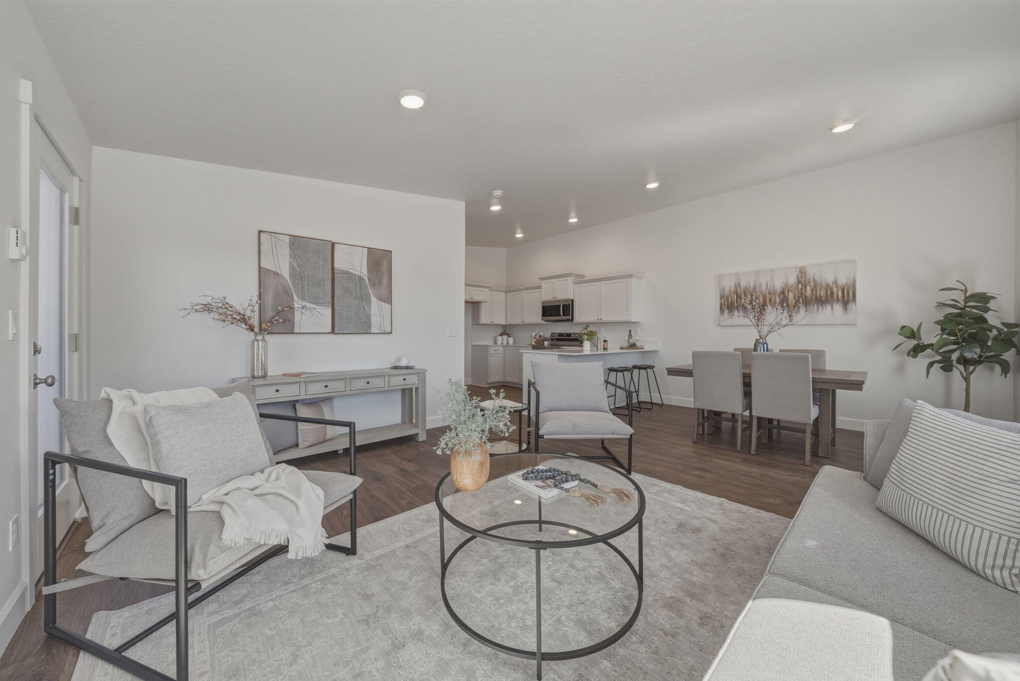 4115 Southwest Obsidian Place, Unit 156 Redmond, OR 97756 - Photo 5 of 24 Vaulted Great Room