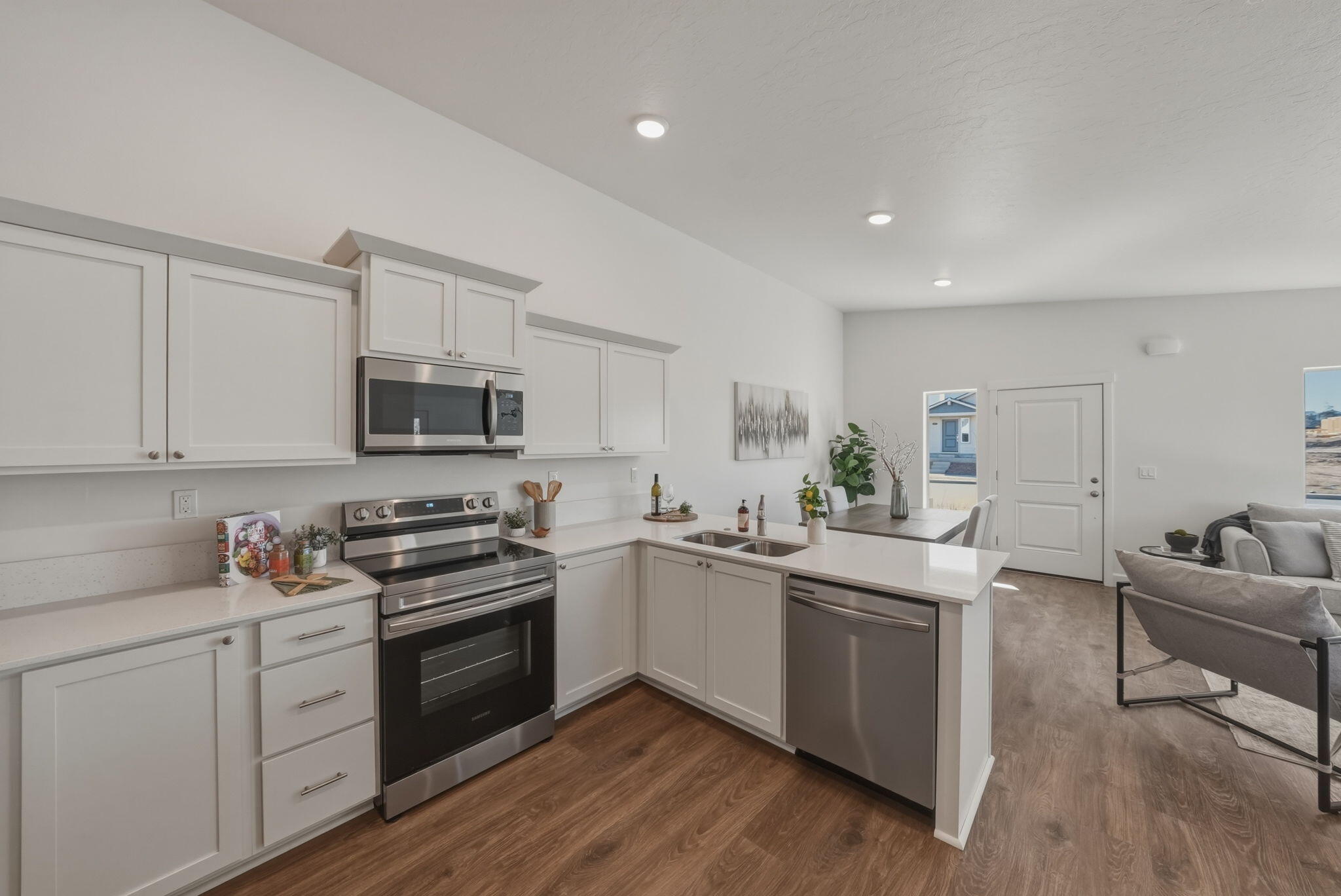 4115 Southwest Obsidian Place, Unit 156 Redmond, OR 97756 - Photo 7 of 24 .
