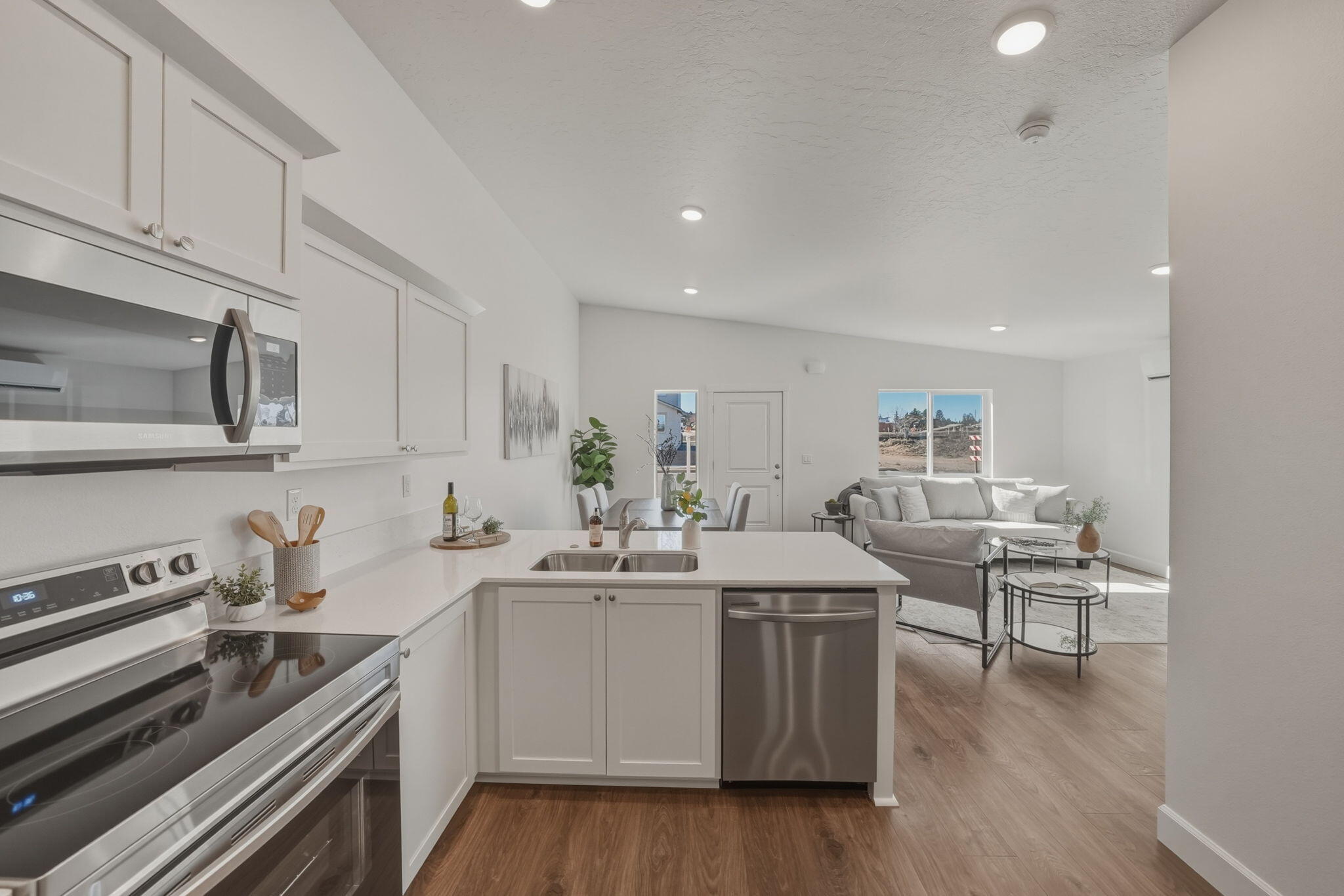 4115 Southwest Obsidian Place, Unit 156 Redmond, OR 97756 - Photo 9 of 24 .