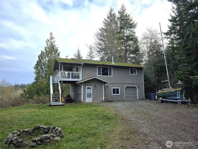 $2,995 | 833 North W Camano Drive, Camano Island, WA 98282