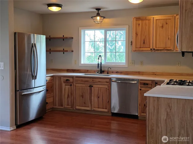 $2,995 | 833 North W Camano Drive, Camano Island, WA 98282