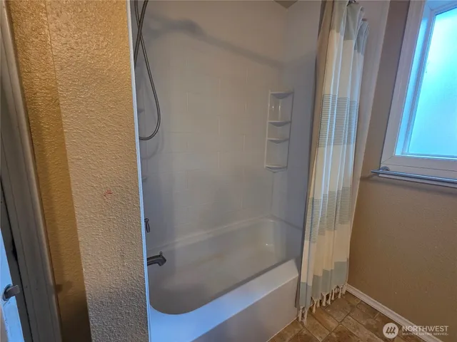 $2,995 | 833 North W Camano Drive, Camano Island, WA 98282