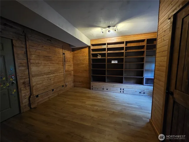 $2,995 | 833 North W Camano Drive, Camano Island, WA 98282