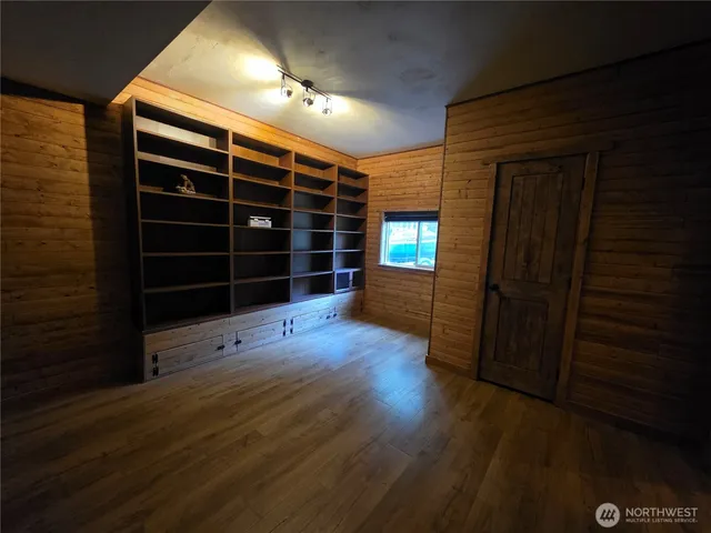 $2,995 | 833 North W Camano Drive, Camano Island, WA 98282