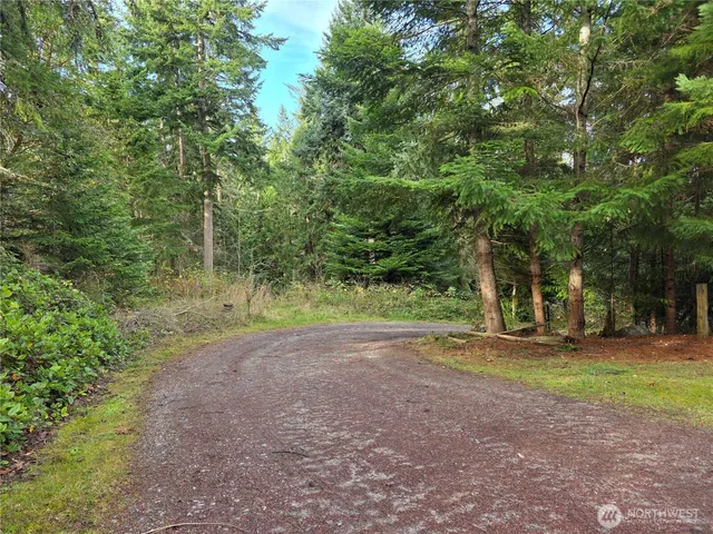 $2,995 | 833 North W Camano Drive, Camano Island, WA 98282