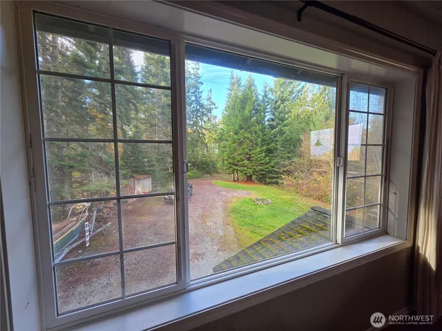 $2,995 | 833 North W Camano Drive, Camano Island, WA 98282