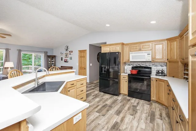 $694,000 | 10100 Maple Lane, Detroit Lakes, MN 56501