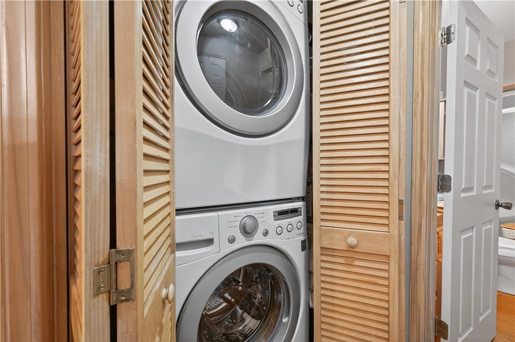 200 Bahn Innsbruck Helen, GA 30545 - Photo 22 of 84 a view of a hallway with washer and dryer