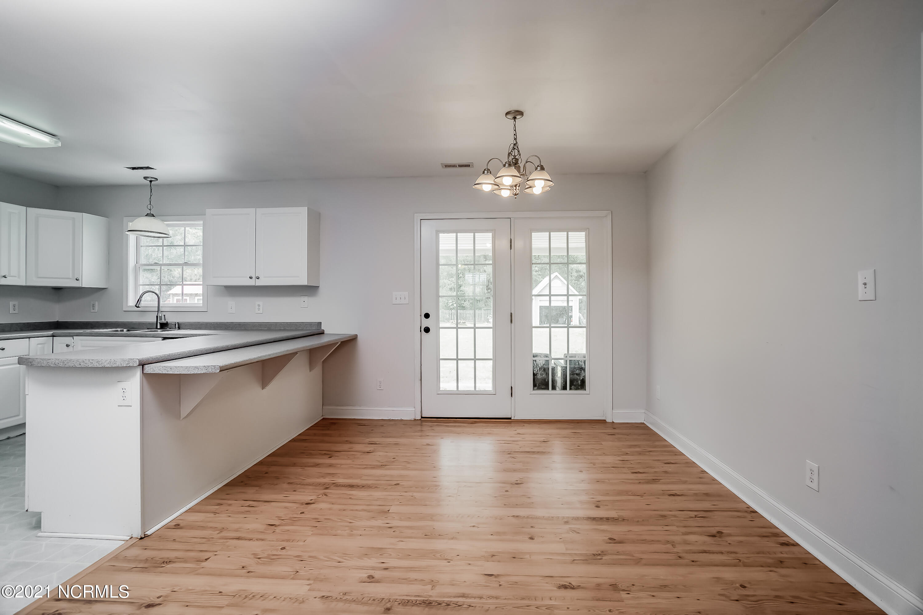 168 Hadnot Farm Road Swansboro, NC 28584 - Photo 14 of 34 14DINING