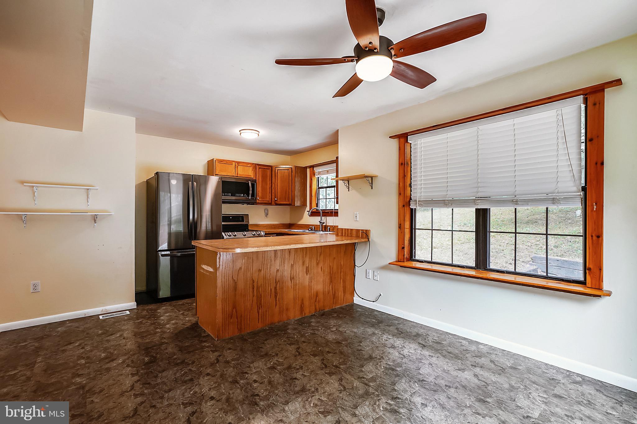 345 Woodland Road Pasadena, MD 21122 - Photo 11 of 37