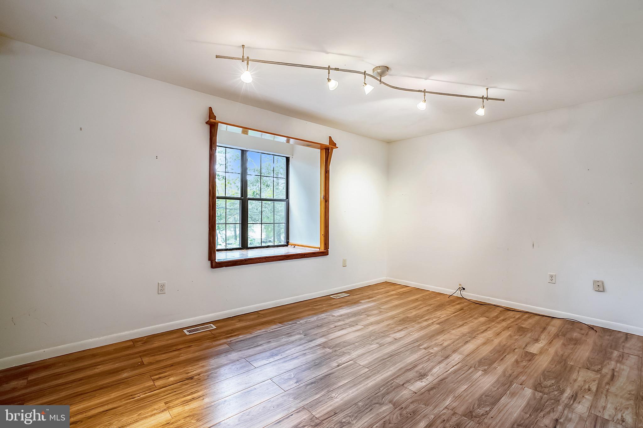 345 Woodland Road Pasadena, MD 21122 - Photo 14 of 37