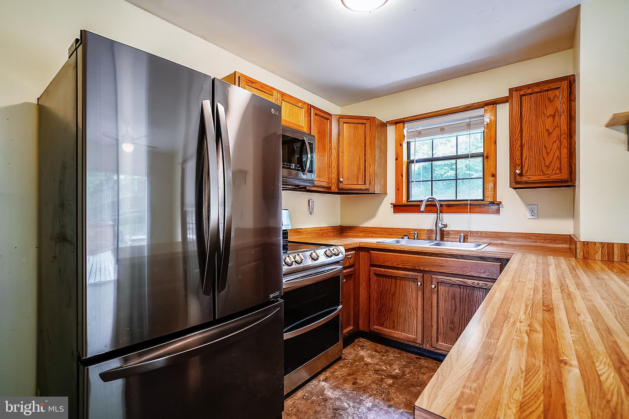 345 Woodland Road Pasadena, MD 21122 - Photo 5 of 37
