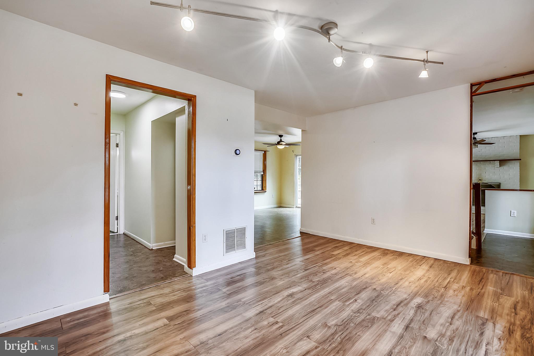 345 Woodland Road Pasadena, MD 21122 - Photo 8 of 37