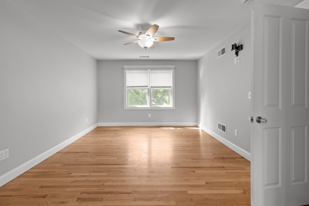 139 Durfee Road Tiverton, RI 02878 - Photo 19 of 36 Gallery Image 19