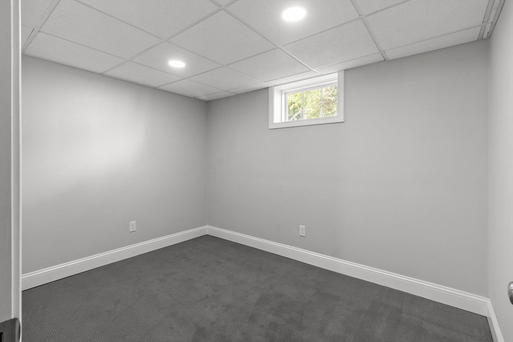 139 Durfee Road Tiverton, RI 02878 - Photo 26 of 36 Gallery Image 26