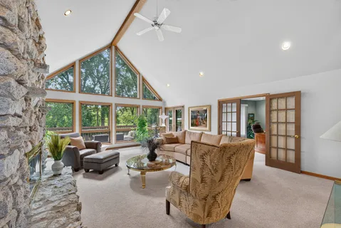 $1,250,000 | 2005 Selkirk Court, Inverness, IL 60010