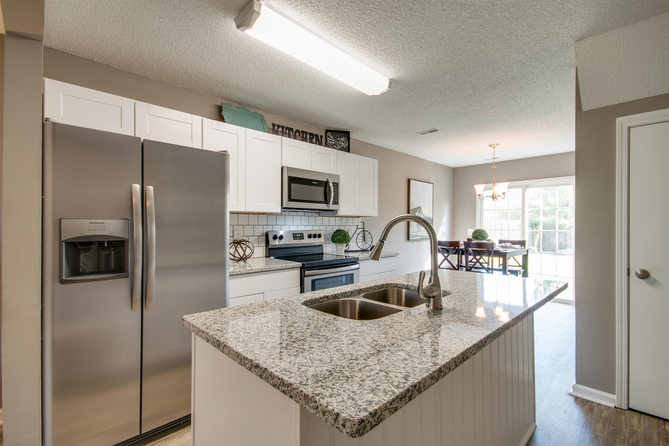 1508 Rochester Drive Murfreesboro, TN 37130 - Photo 4 of 21 Brand New Shaker cabinets and granite counter tops!
