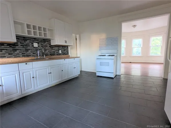 $1,600 | 70 Center Street, Unit 8, Shelton, CT 06484