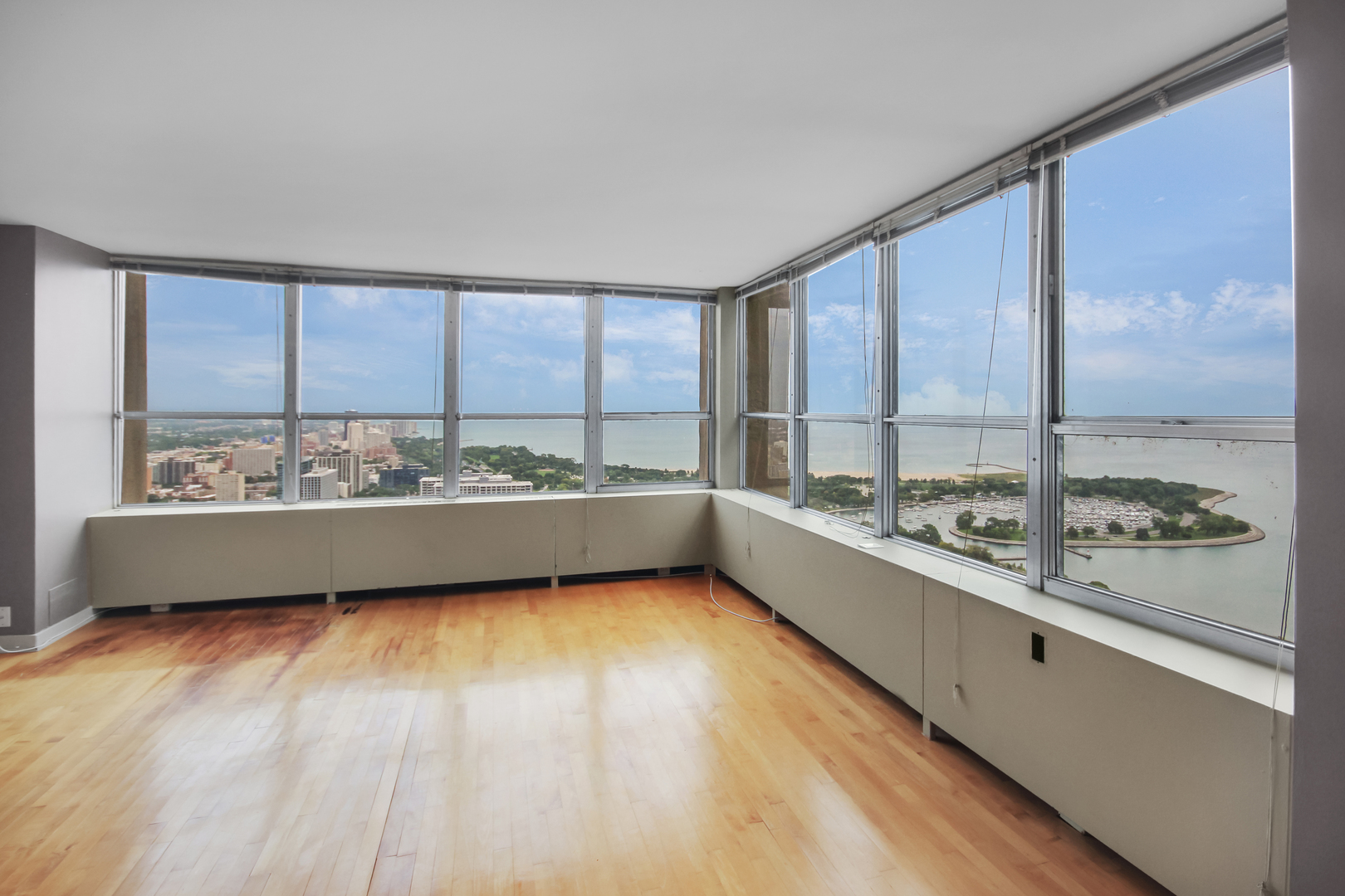 655 West Irving Park Road, Unit 5310 Chicago, IL 60613 - Photo 14 of 21 a view of a large and a large window