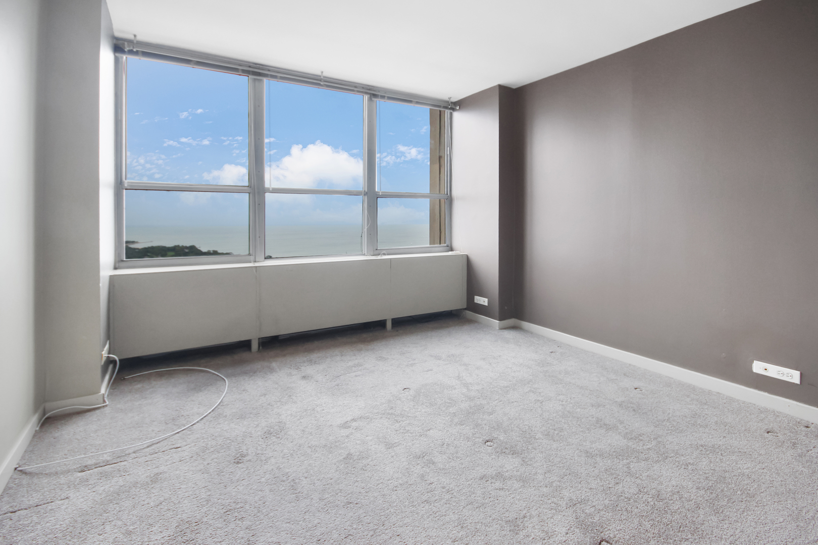 655 West Irving Park Road, Unit 5310 Chicago, IL 60613 - Photo 16 of 21 an empty room with window