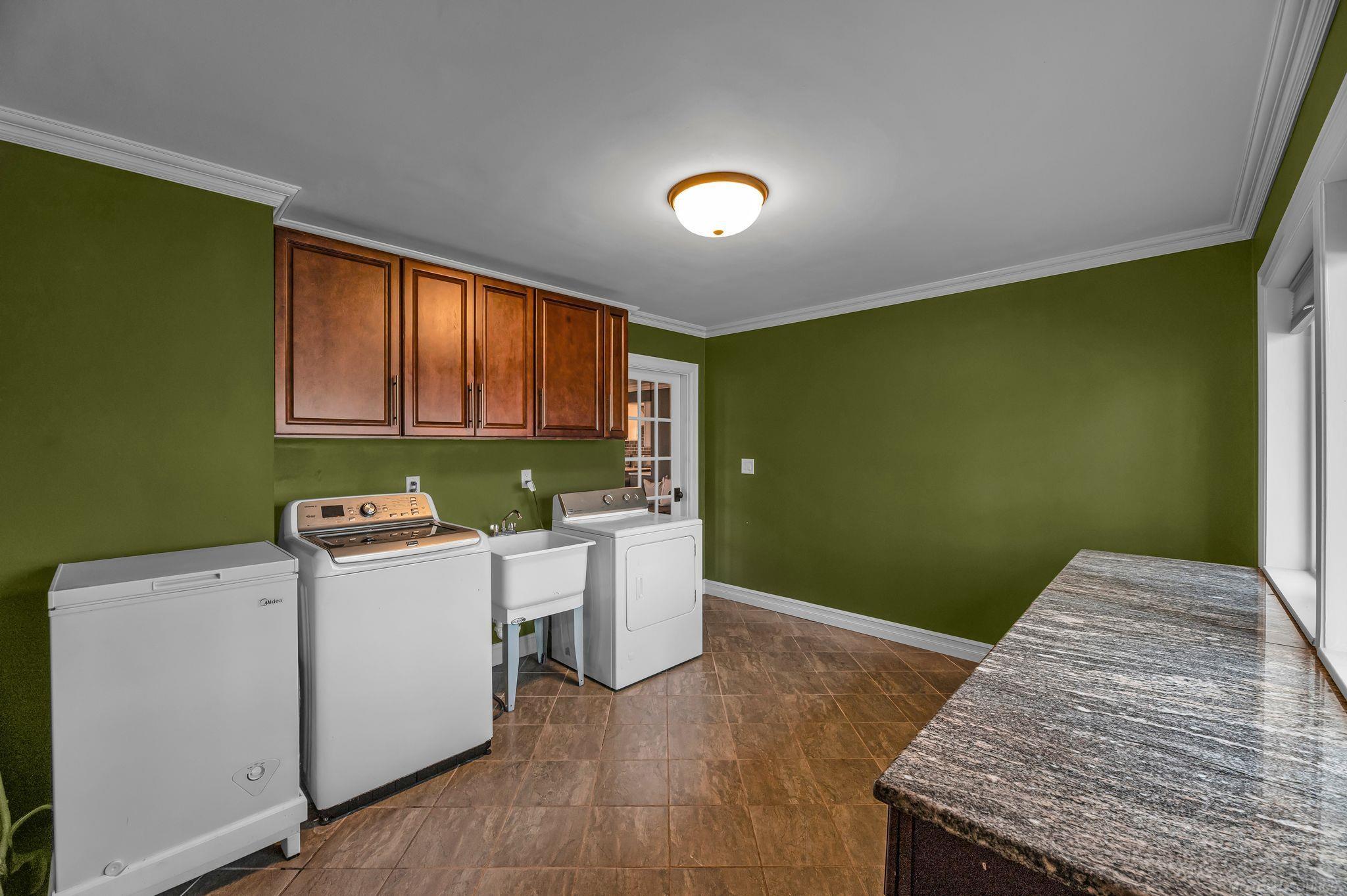 220 Stark Road Rochester, MI 48307 - Photo 29 of 51 50133571-7588cebf-5bb6-4cc3-b1e3-e192e27fc57b.JPG