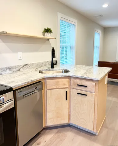 $1,950 | 179 Butternut Street, Unit F, Middletown, CT 06457