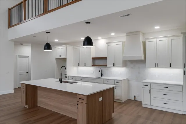 $699,900 | 6952 East E Avenue, Richland, MI 49083