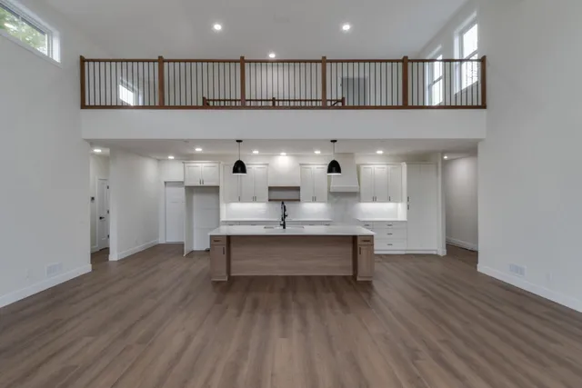 $699,900 | 6952 East E Avenue, Richland, MI 49083