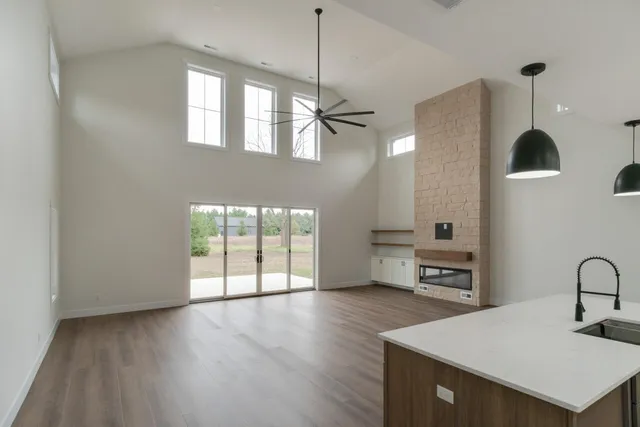 $699,900 | 6952 East E Avenue, Richland, MI 49083