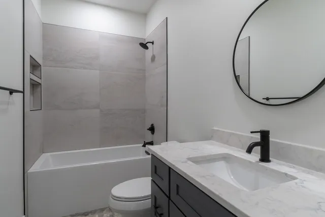 $699,900 | 6952 East E Avenue, Richland, MI 49083