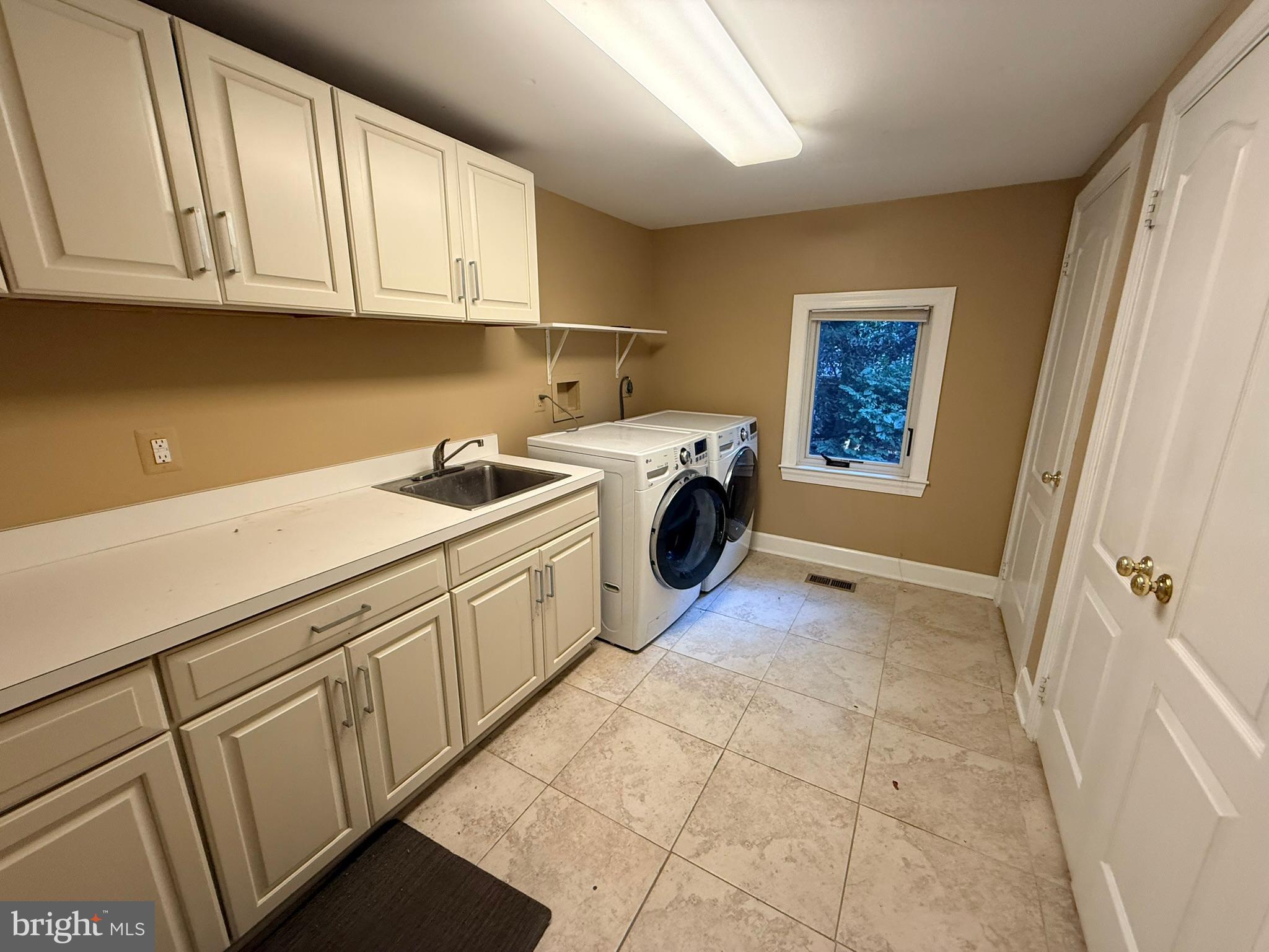 1307 Stamford Way Reston, VA 20194 - Photo 13 of 31 Gallery Image 13
