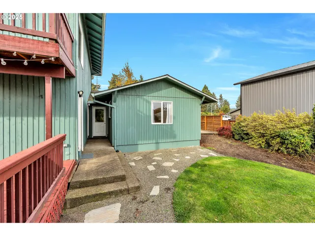 $850,000 | 12650 Southeast Staley Avenue, Damascus, OR 97089