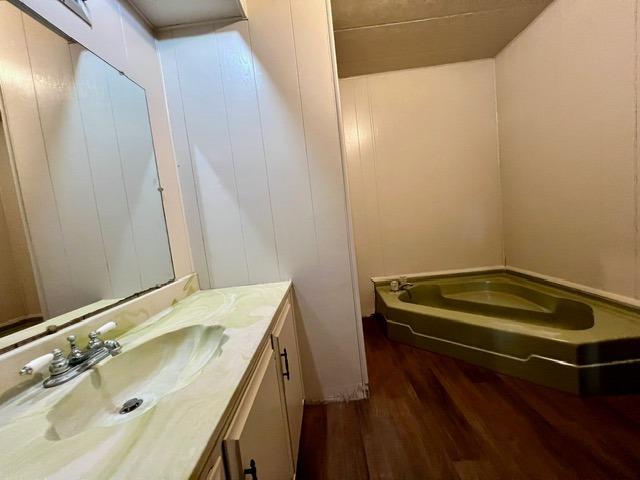 1500 Villa Avenue, Unit 23 Clovis, CA 93612 - Photo 26 of 33 a bathroom with a sink and a mirror