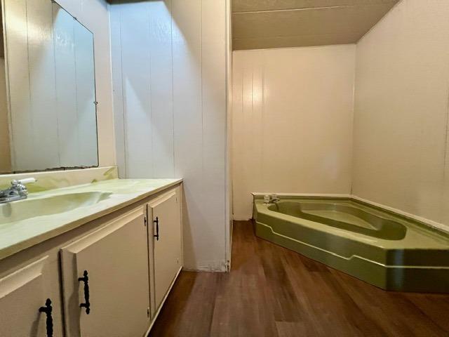 1500 Villa Avenue, Unit 23 Clovis, CA 93612 - Photo 27 of 33 a bathroom with a sink and a mirror