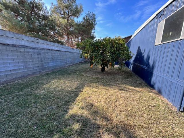 1500 Villa Avenue, Unit 23 Clovis, CA 93612 - Photo 6 of 33 a backyard of a house
