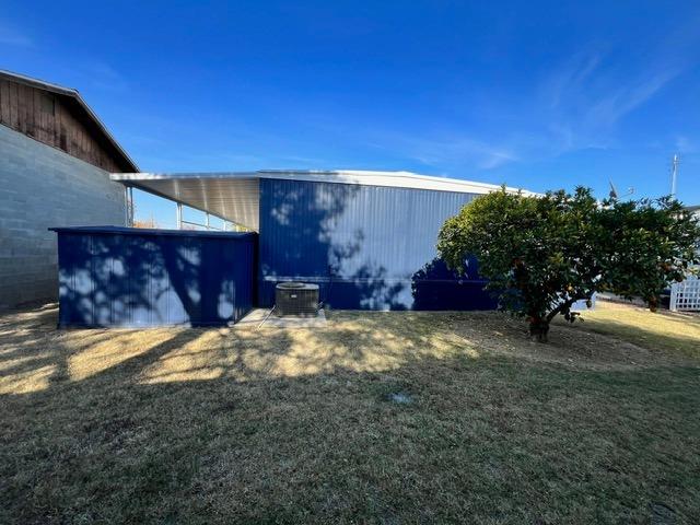1500 Villa Avenue, Unit 23 Clovis, CA 93612 - Photo 8 of 33 a view of a backyard of the house