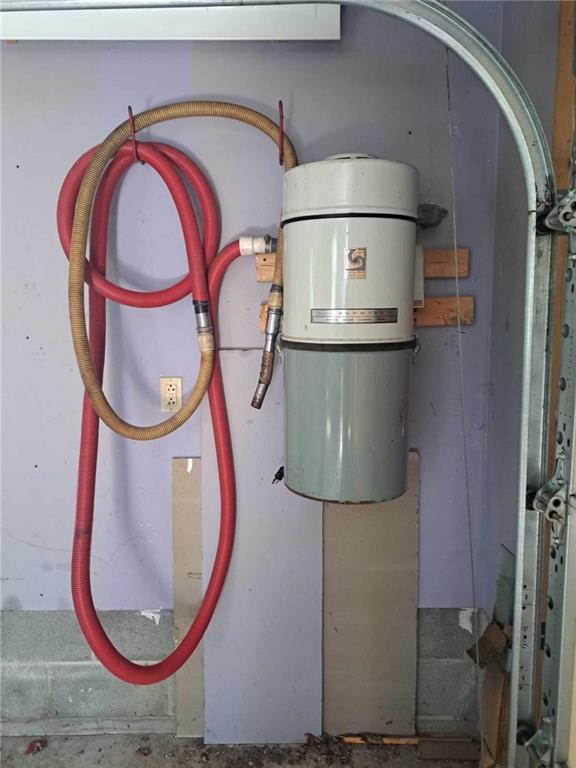 44 Adams Street McDonald, PA 15057 - Photo 24 of 30 a picture of a door of a house