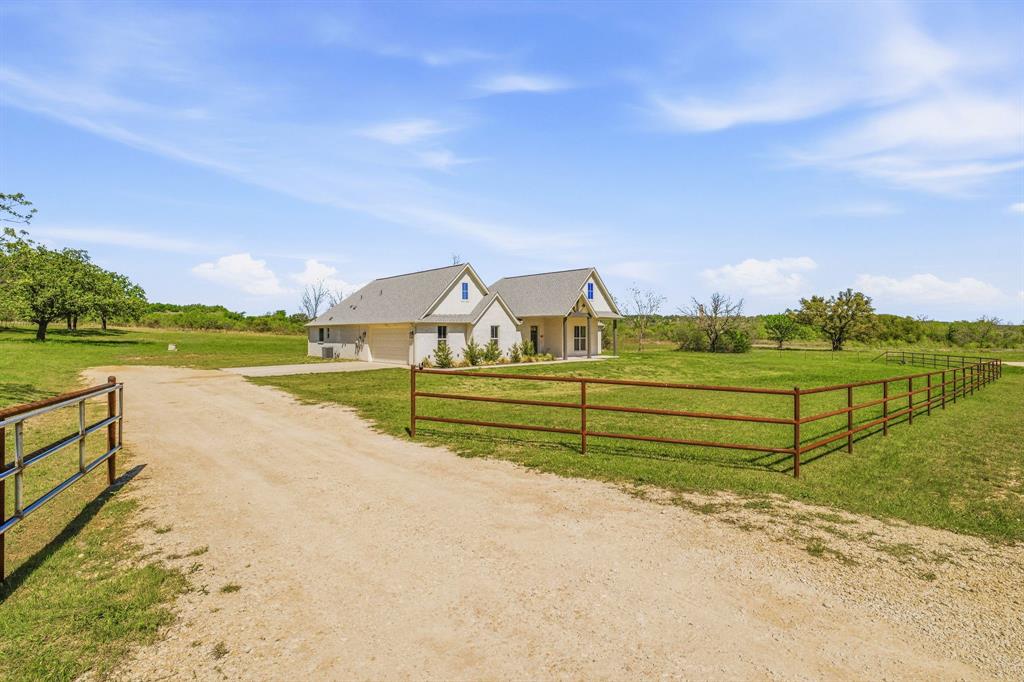 445 Rodeo Way Stephenville, TX 76401 - Photo 6 of 40