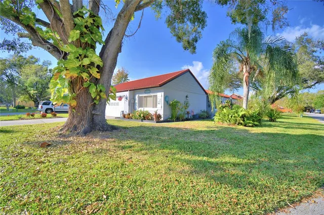 a view of a house with a yard
