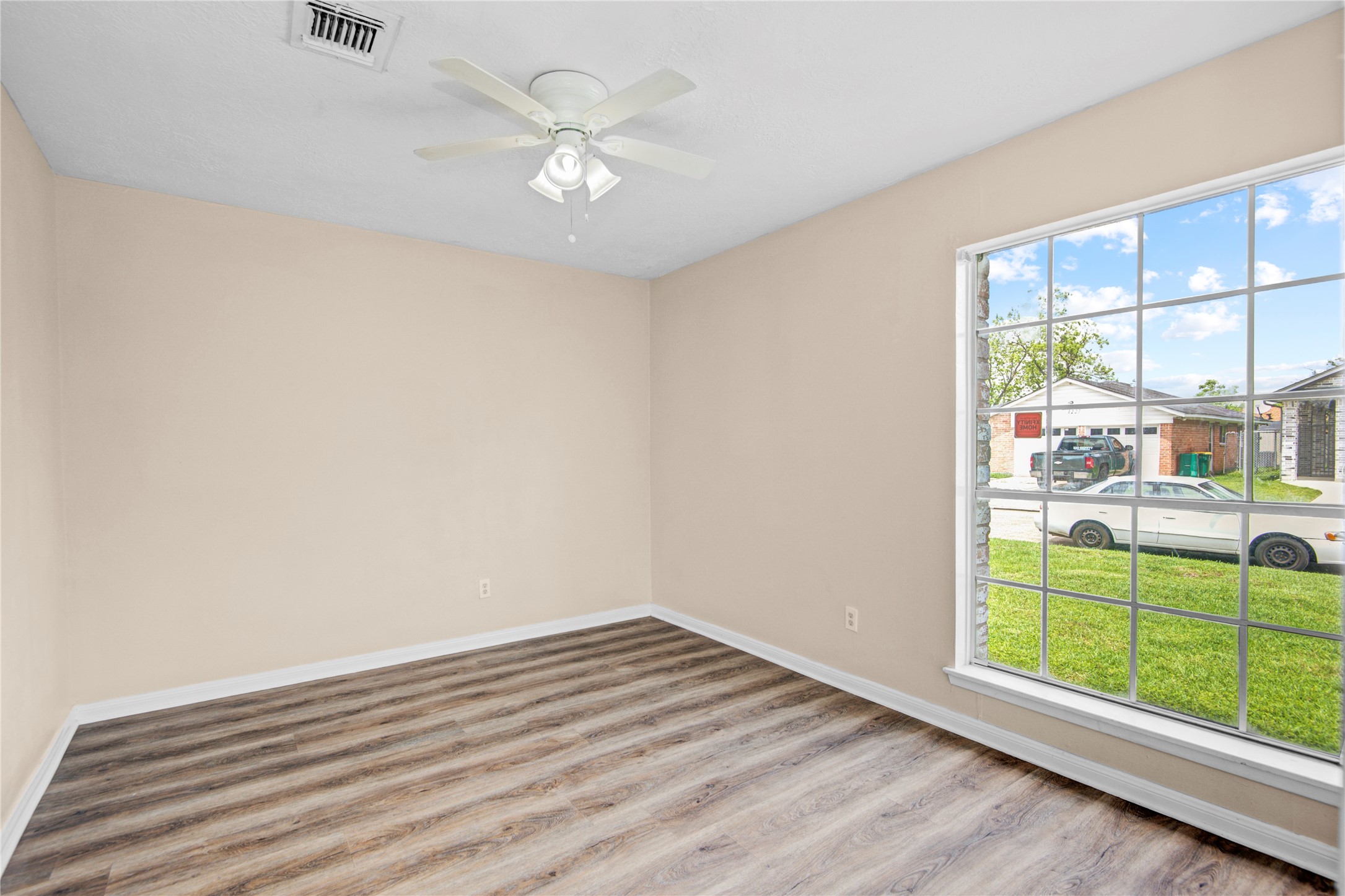 1230 Epsilon Street Pasadena, TX 77504 - Photo 6 of 27 an empty room with windows