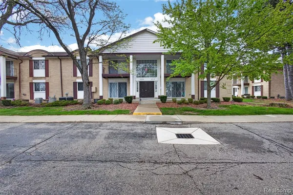 $70,000 | 29200 Gloede Drive, Warren, MI 48088