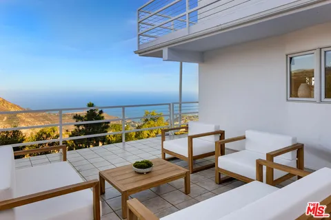 a view of a livingroom with furniture
