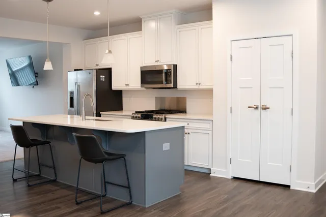 $2,300 | 17 Rollins Avenue, Greenville, SC 29607